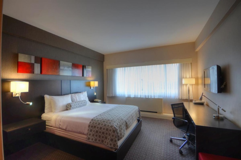 Queen Room with Bathtub - Mobility/Hearing Accessible - Non-Smoking